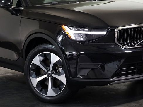 Used 2024 Volvo XC40 B5 Core AWD/4WD image 8