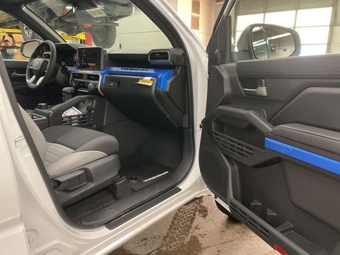 New 2025 Toyota Tacoma TRD Off-Road image 38