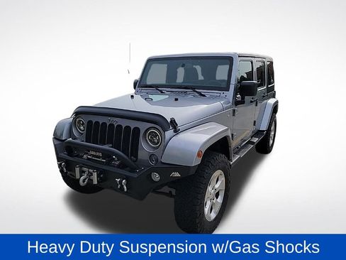 Used 2014 Jeep Wrangler Unlimited Sahara w/ Connectivity Group AWD/4WD image 4