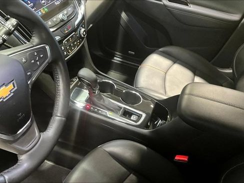 Used 2022 Chevrolet Equinox Premier FWD image 18