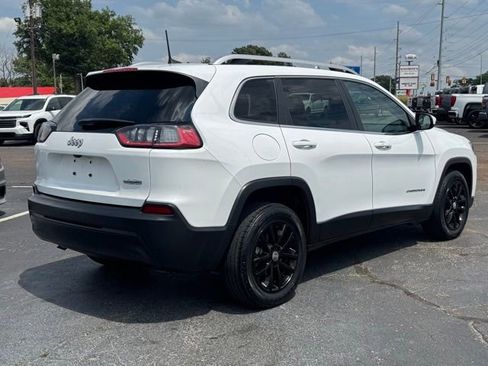 Used 2019 Jeep Cherokee Latitude Plus FWD image 3