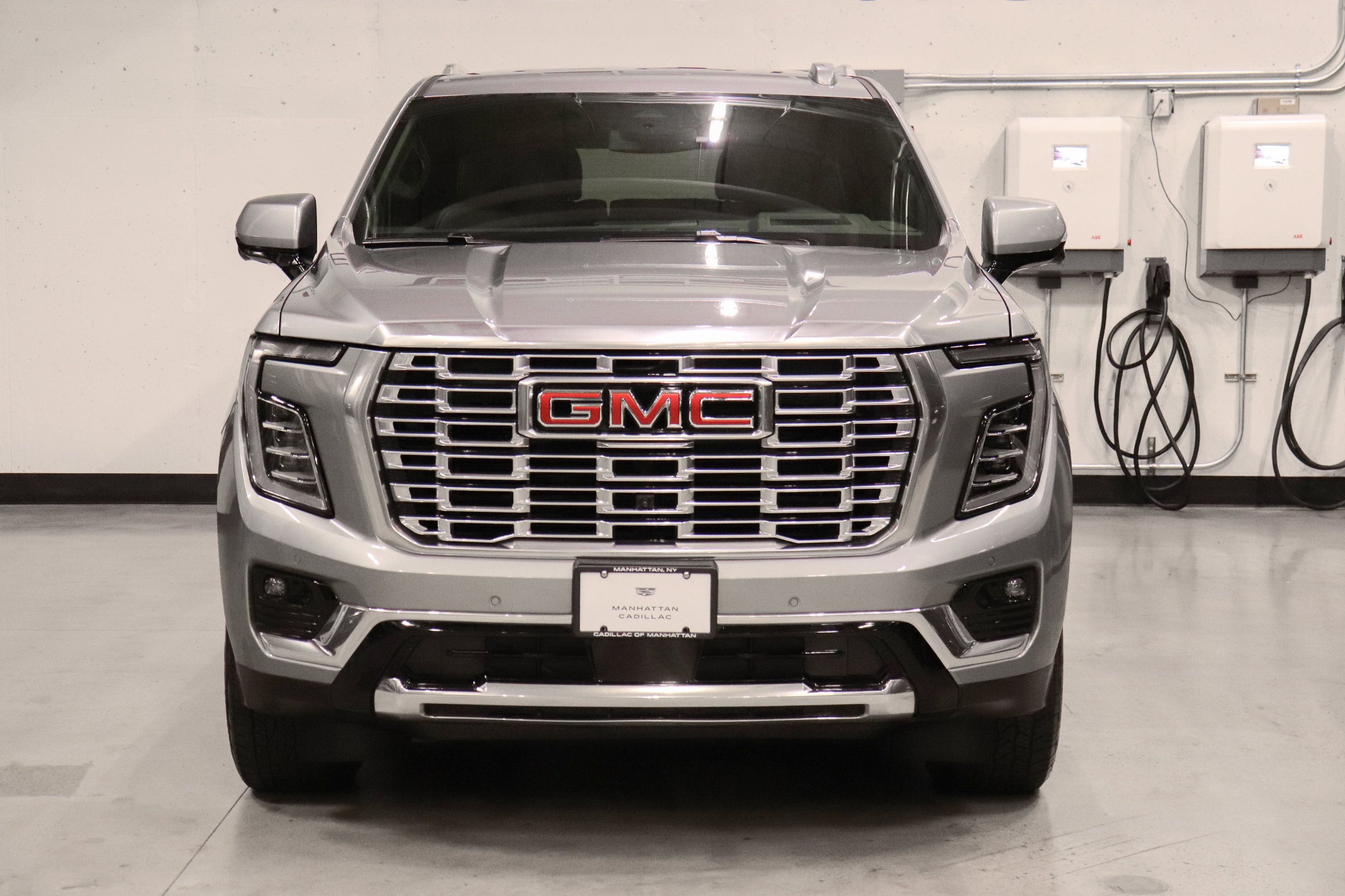 Used 2025 GMC Yukon XL Denali AWD/4WD image 8