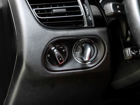 Used 2024 Porsche Macan image 32