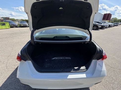 Used 2021 Toyota Avalon XLE FWD image 26