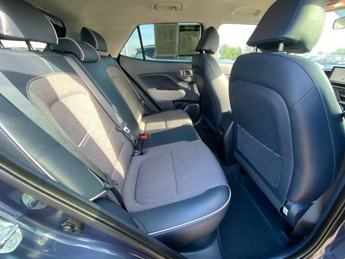 Used 2025 Hyundai Venue Limited FWD image 27