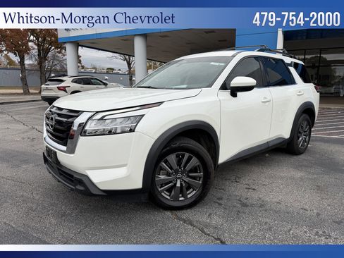 Used 2022 Nissan Pathfinder SV image 1