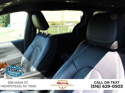 Used 2025 Chrysler Pacifica Select FWD image 8