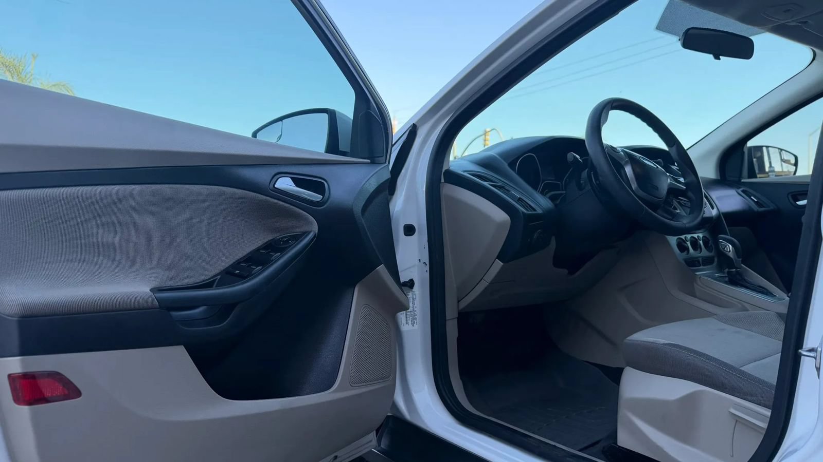Used 2012 Ford Focus SE FWD image 9