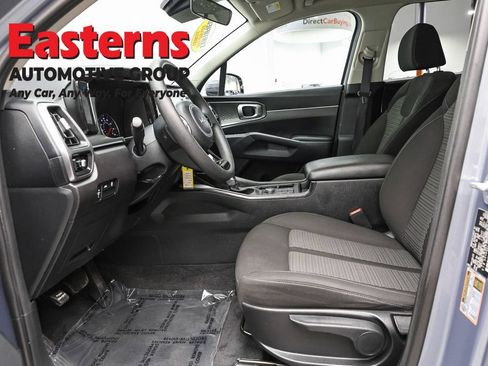 Used 2023 Kia Sorento LX AWD/4WD image 13