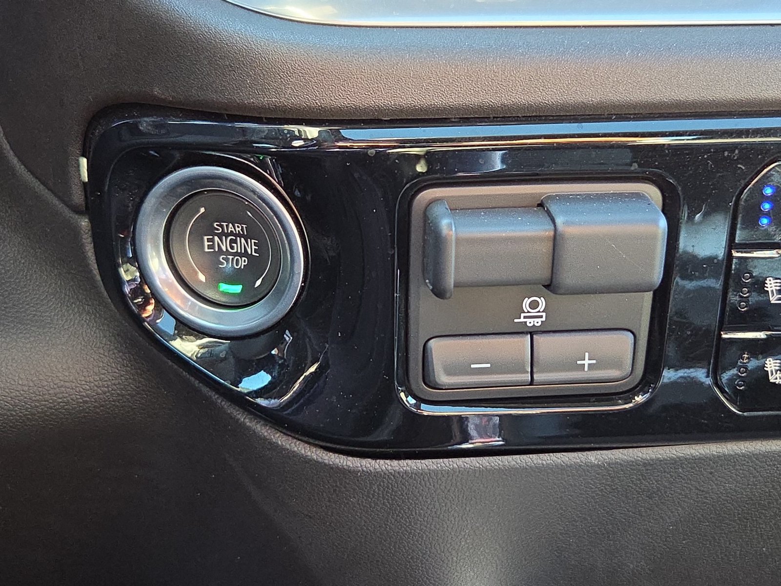 Used 2025 Chevrolet Silverado 3500 High Country w/ High Country Premium Package AWD/4WD image 17