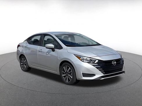 Used 2025 Nissan Versa SV FWD image 2
