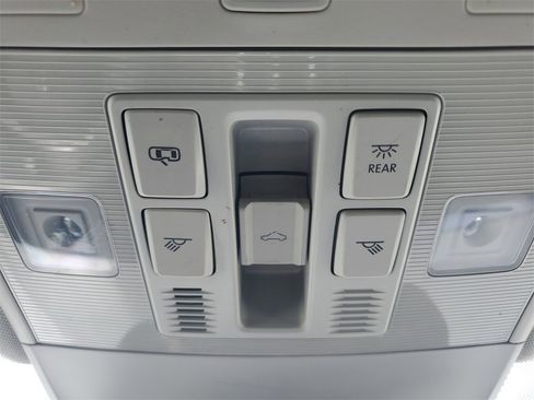 Used 2022 Volkswagen Taos SE image 93