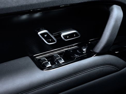 Used 2025 Land Rover Range Rover Sport SV Edition Two image 37