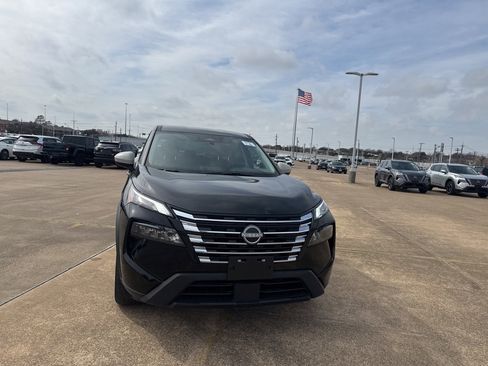 Certified 2025 Nissan Rogue SV image 3