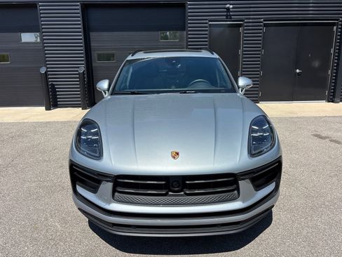 Certified 2025 Porsche Macan AWD/4WD image 13