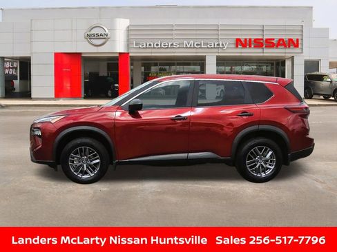 Used 2025 Nissan Rogue S AWD/4WD image 8
