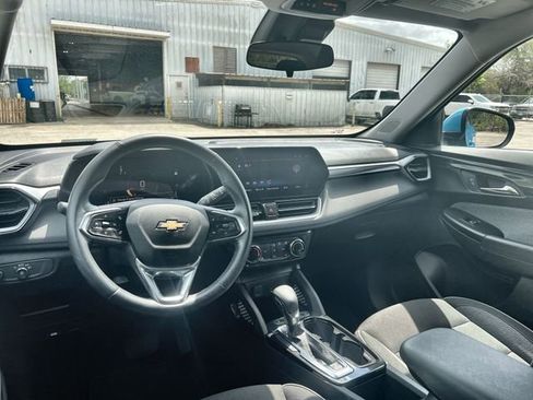 Certified 2025 Chevrolet TrailBlazer LT w/ LT Cold Weather Package FWD image 10