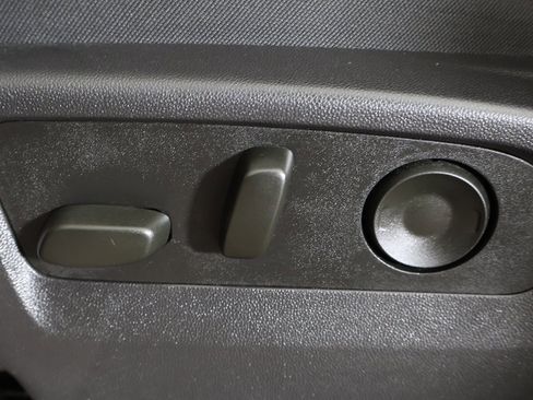 Used 2025 Chevrolet Silverado 1500 LT image 31