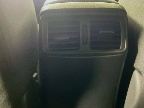 Used 2019 Nissan Rogue SV AWD/4WD image 24