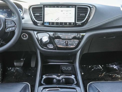 Used 2022 Chrysler Pacifica Limited w/ S Appearance Package FWD image 20