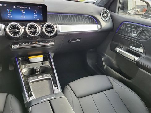 New 2025 Mercedes-Benz GLB 250 4MATIC image 31