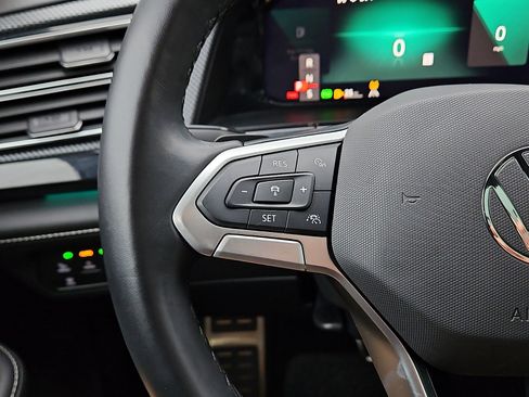 Used 2025 Volkswagen Atlas Cross Sport SEL Premium R-Line image 18