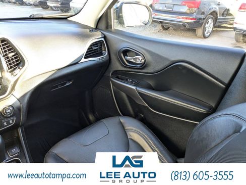 Used 2019 Jeep Cherokee Limited w/ Technology Group image 18