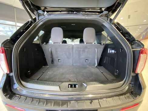 Used 2020 Ford Explorer XLT w/ Comfort Package image 26