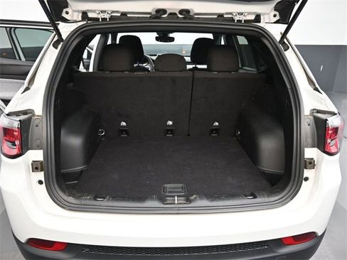 Used 2025 Jeep Compass Sport image 19