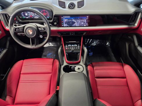 New 2026 Porsche Cayenne Coupe AWD/4WD image 13