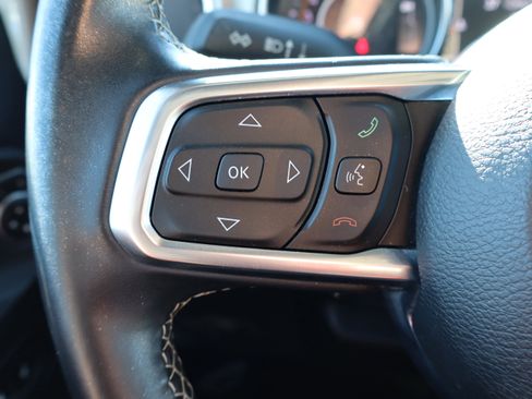 Used 2018 Jeep Wrangler Unlimited Sahara image 15