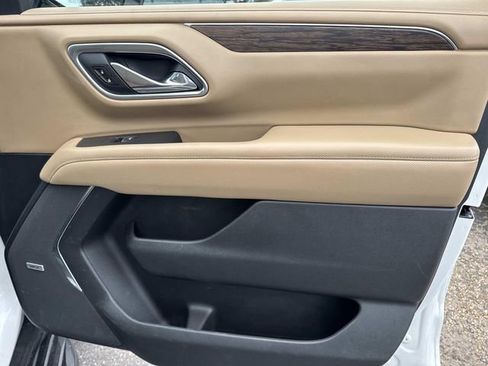 Used 2021 Chevrolet Suburban Premier w/ Premium Package image 18