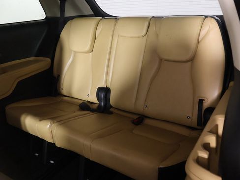 Used 2023 Kia Carnival EX image 33