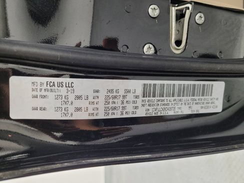 Used 2019 Jeep Cherokee Latitude w/ Popular Appearance Group image 33