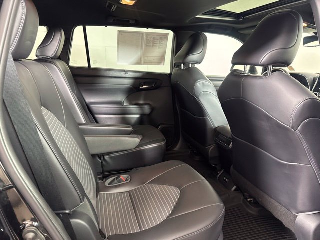 Used 2021 Toyota Highlander XSE AWD/4WD image 5