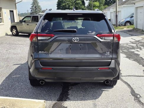 Used 2021 Toyota RAV4 LE AWD/4WD image 29