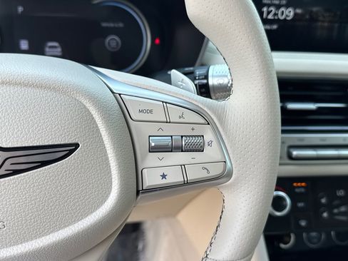 Used 2026 Genesis G70 2.5T Prestige image 23