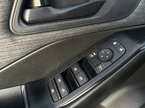 Used 2023 Nissan Rogue S image 17