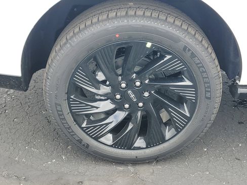 New 2026 Lincoln Navigator Reserve AWD/4WD image 5