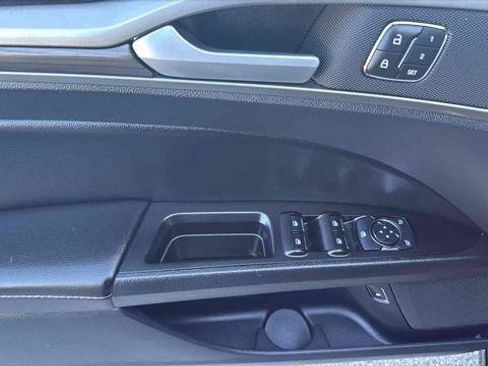 Used 2020 Ford Fusion SEL image 16
