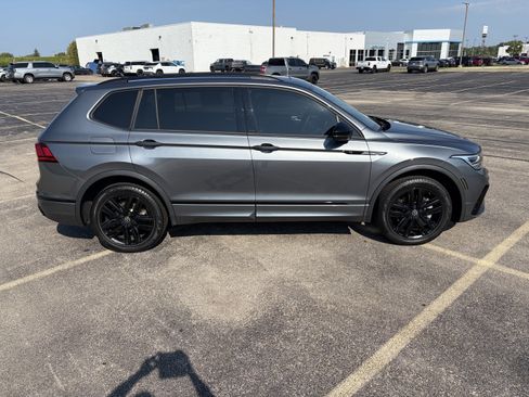 Used 2022 Volkswagen Tiguan SE R-Line AWD/4WD image 7
