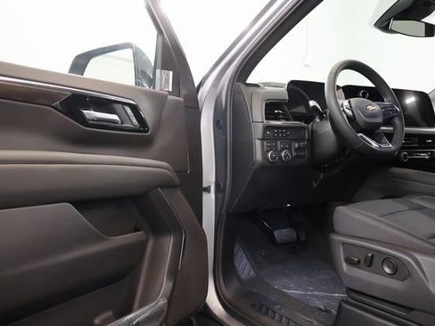 New 2026 Chevrolet Suburban LS w/ LPO, Dark Essentials Package AWD/4WD image 9