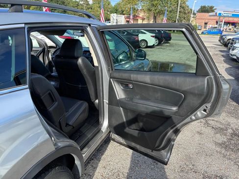 Used 2011 MAZDA CX-9 Touring w/ Moonroof & Bose Audio Pkg FWD image 9