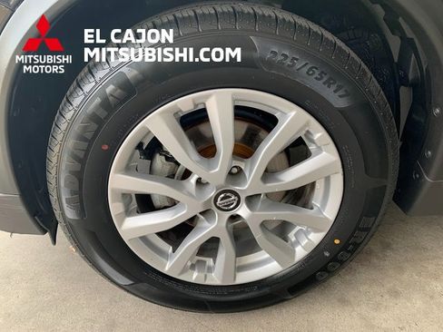 Used 2020 Nissan Rogue SV image 9