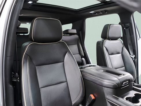 Used 2023 GMC Yukon SLT w/ SLT Luxury Package image 37