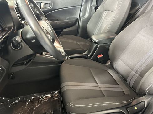 Used 2025 Hyundai Venue SEL FWD image 22