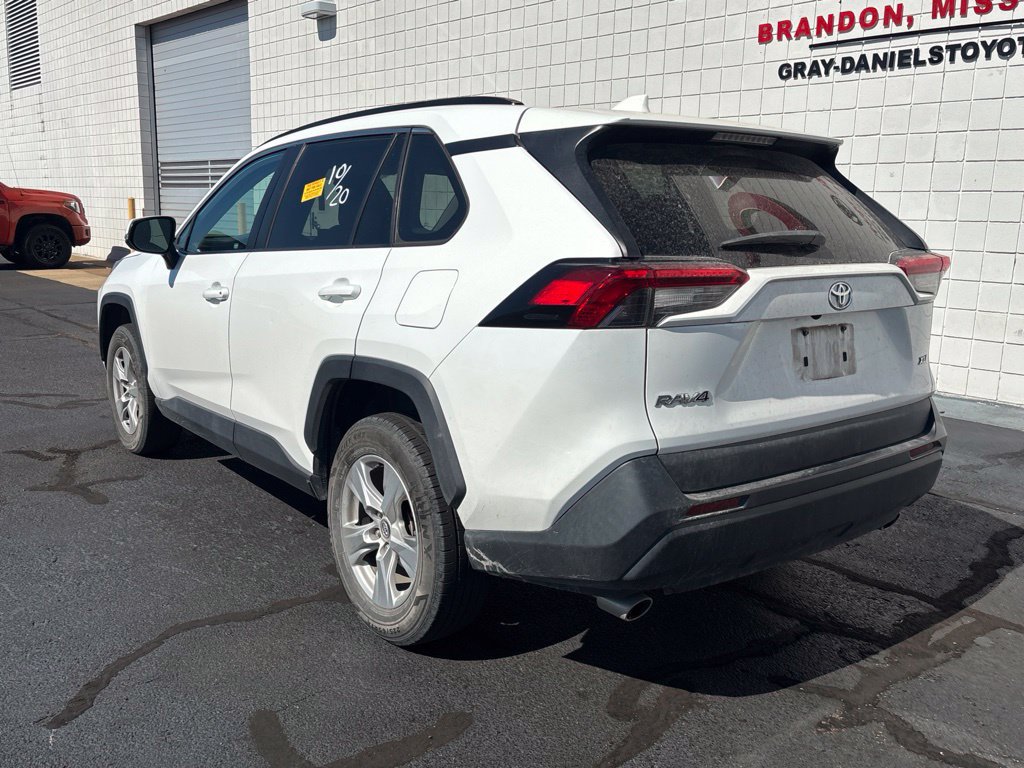 Used 2021 Toyota RAV4 XLE FWD image 5