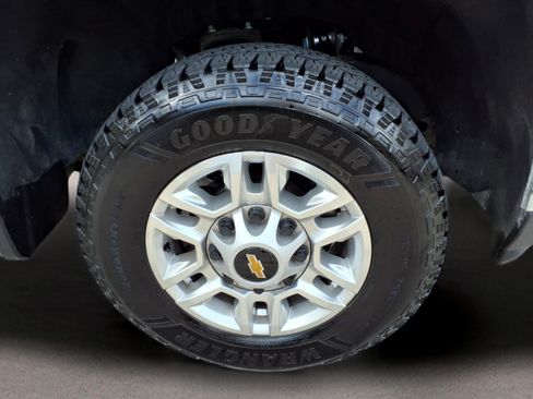 Used 2025 Chevrolet Silverado 2500 LT w/ Convenience Package AWD/4WD image 8