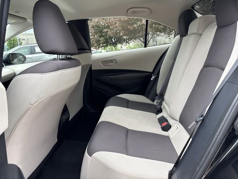 Used 2025 Toyota Corolla LE image 30