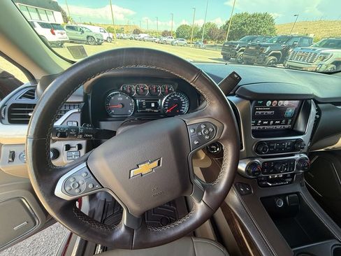Used 2019 Chevrolet Tahoe LT w/ Luxury Package AWD/4WD image 12